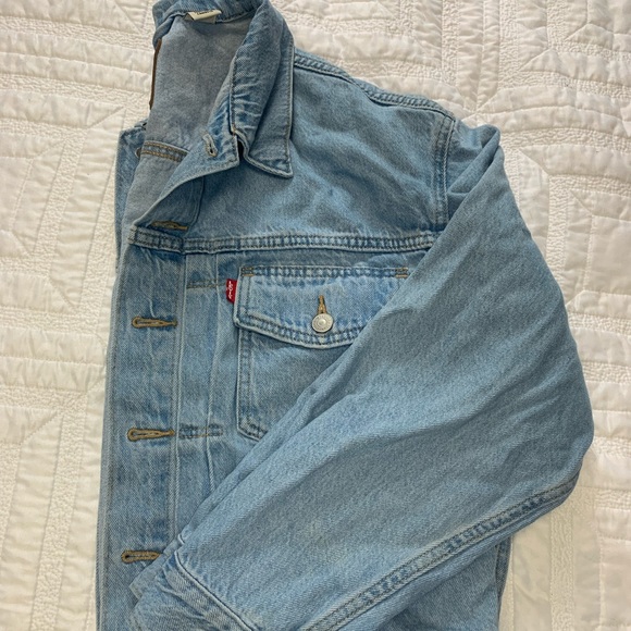 Levi’s jean jacket!!! - Picture 2 of 5